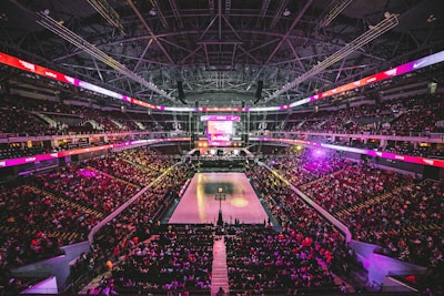 NBA季后赛东部半决赛第五场完整比赛回放，球员突破上篮
